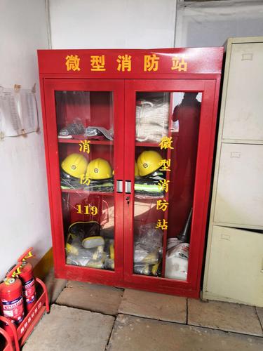 检查消防器材站应急救援器材配备齐全